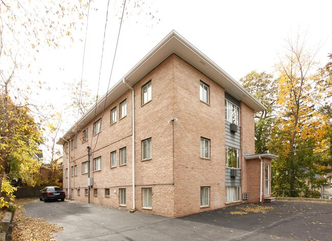 711 E Kingsley St in Ann Arbor, MI - Foto de edificio - Building Photo