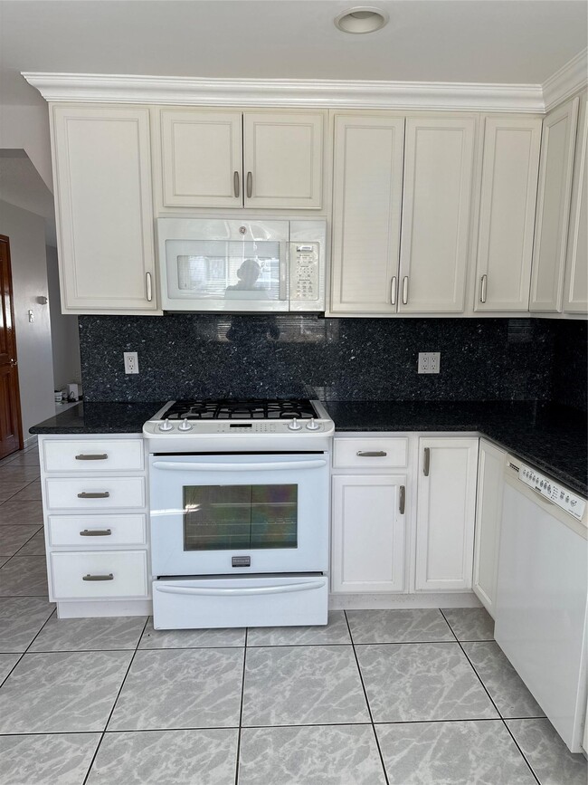 2518 Tiemann Ave in Bronx, NY - Building Photo - Building Photo