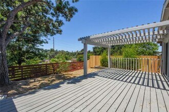 835 Magarian Rd in Fallbrook, CA - Foto de edificio - Building Photo