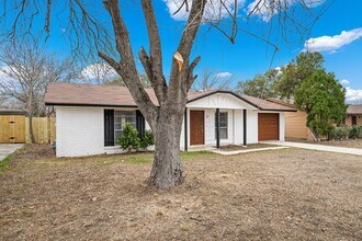7118 Glen Point Dr in San Antonio, TX - Building Photo - Building Photo