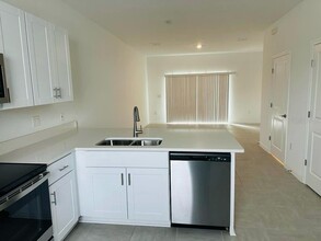 2076 Viewfinder St in Kissimmee, FL - Building Photo - Building Photo