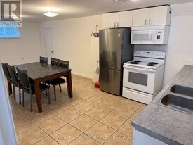 24 Morgan Ave in Markham, ON - Building Photo