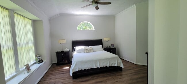 3402 Plymouth Pointe Ln