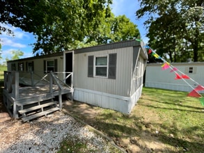 1100 W Locust St in Canton, IL - Building Photo - Building Photo