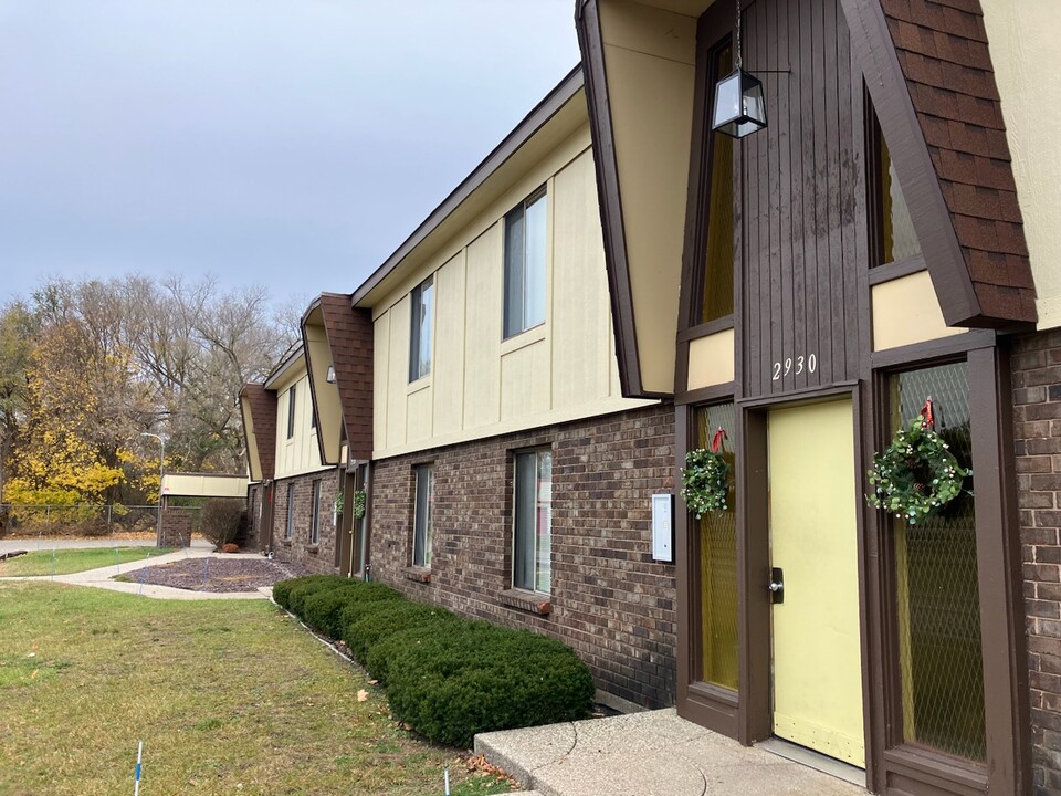 2910 Gardentown Dr SW, Unit #9 in Wyoming, MI - Foto de edificio