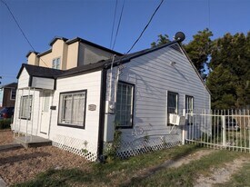 2211 Ella Blvd in Houston, TX - Building Photo