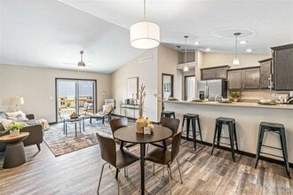 427 Chloe Dr in Tiffin, IA - Building Photo - Building Photo