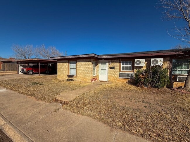 1104 N Carrizo St in Midland, TX - Building Photo - Building Photo