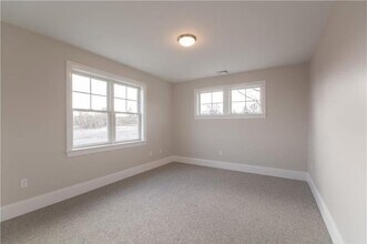 94 Windrock Cir in Portsmouth, RI - Building Photo - Building Photo