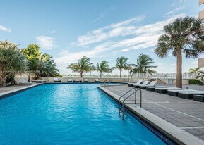7545 E Treasure Dr in North Bay Village, FL - Building Photo