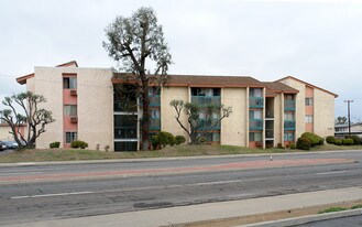 1100 Segerstrom Ave Apartamentos