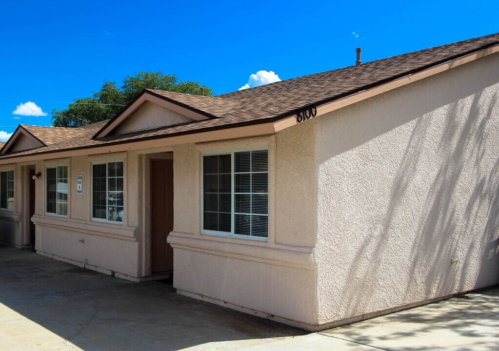 8100 E Lakeshore Dr in Prescott Valley, AZ - Building Photo