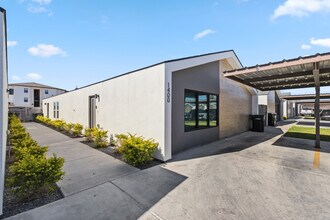 1400 Hibiscus Ave, Unit A in McAllen, TX - Building Photo - Building Photo