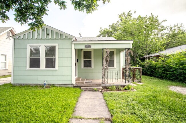 1723 W Kings Hwy in San Antonio, TX - Building Photo - Building Photo