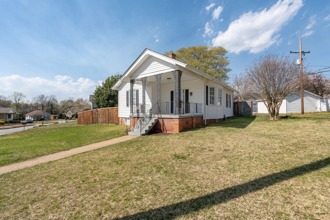 6 Spur St in Lyman, SC - Building Photo