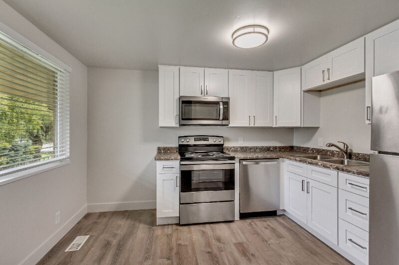 2103 E 3300 S in Salt Lake City, UT - Building Photo