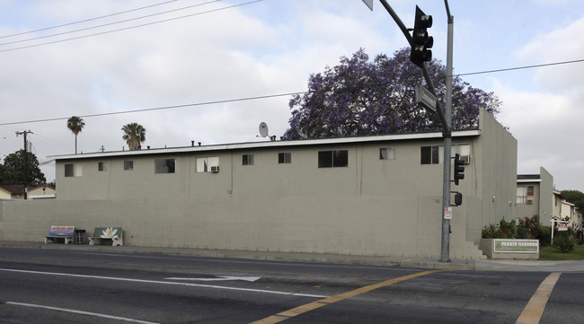 2330 E Commonwealth Ave in Fullerton, CA - Foto de edificio - Building Photo