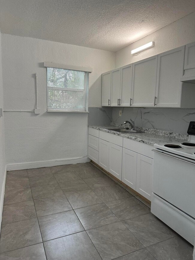 608 5th St in West Palm Beach, FL - Building Photo - Building Photo