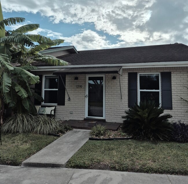 property at 1719 Brazo Cir