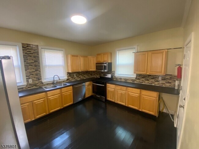 14 Fern Ave in Irvington, NJ - Building Photo - Building Photo