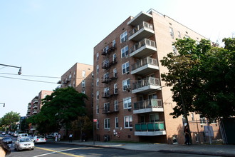 Glen Ora in Flushing, NY - Building Photo - Building Photo