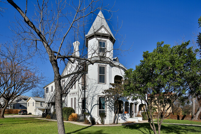 133 W Craig Pl in San Antonio, TX - Building Photo - Building Photo