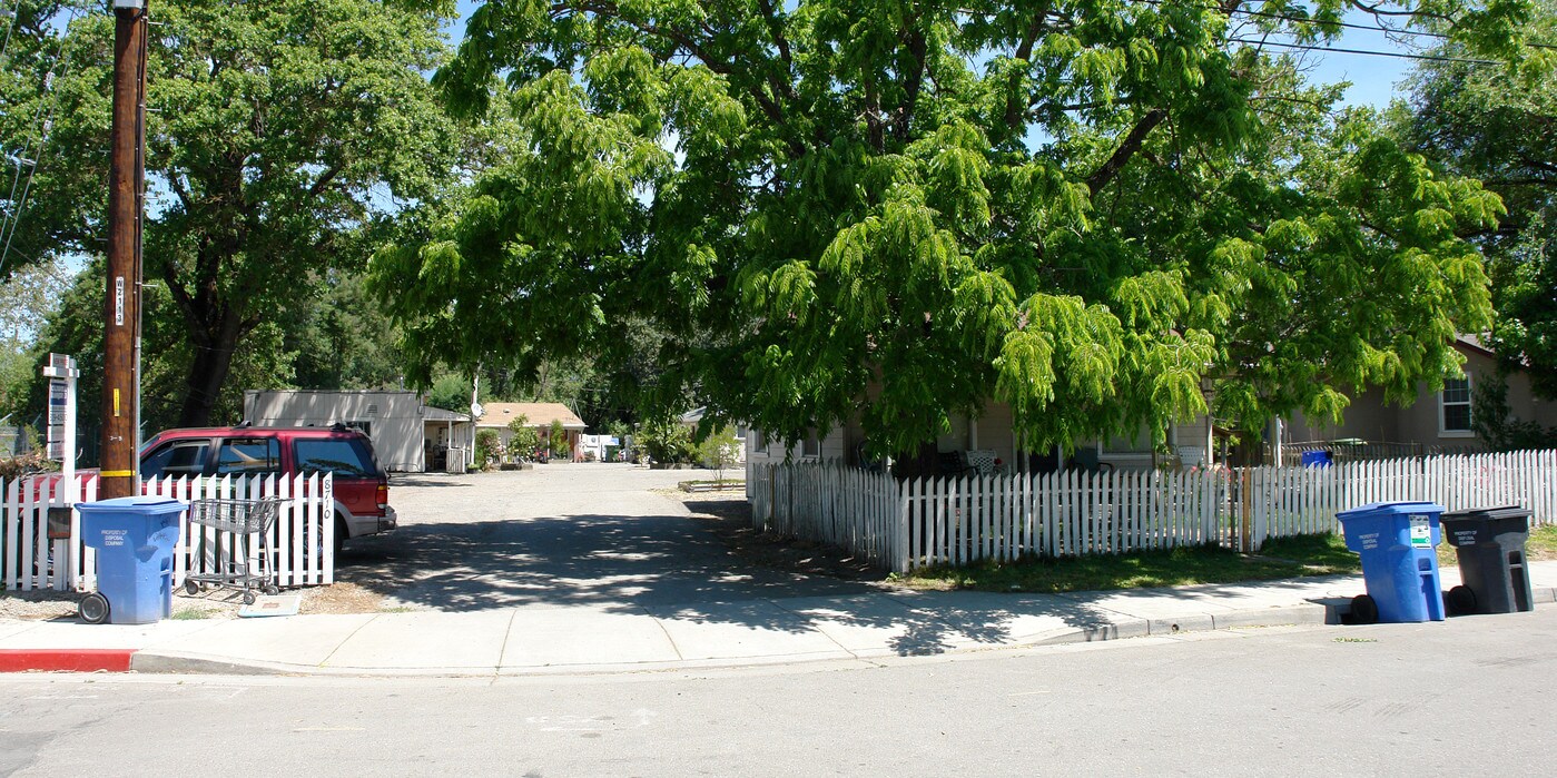 8710 Franklin St in Windsor, CA - Building Photo