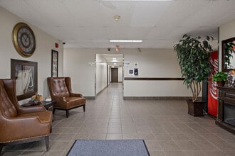 211-211 Hunter St E in Peterborough, ON - Building Photo - Building Photo