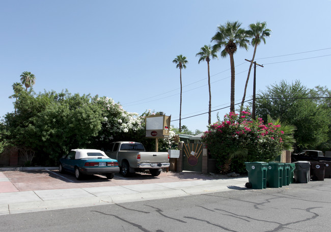 37112 Palo Verde Dr in Cathedral City, CA - Foto de edificio - Building Photo