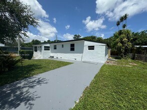 5801 NW 11th Ave in Miami, FL - Building Photo - Building Photo