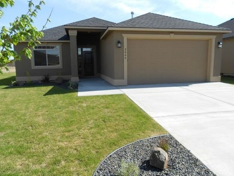 2444 Delle Celle Dr in Richland, WA - Building Photo