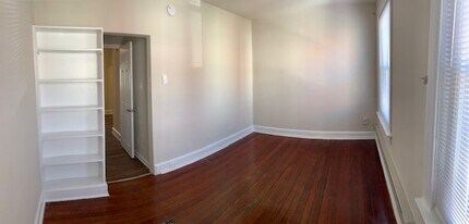 4030 Locust St, Unit 2 in Philadelphia, PA - Foto de edificio - Building Photo