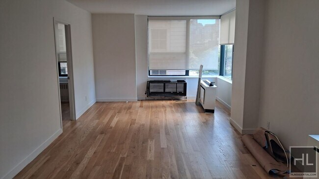 W 87th St in New York, NY - Building Photo - Building Photo
