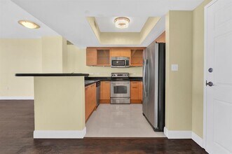 140 S Dixie Hwy, Unit 413 in Hollywood, FL - Foto de edificio - Building Photo