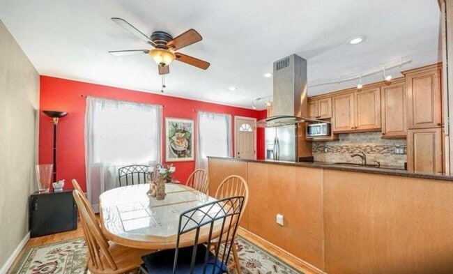 69-7 66th Rd in Queens, NY - Foto de edificio - Building Photo