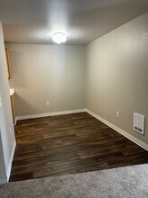 16928 SE Powell Blvd in Portland, OR - Building Photo - Building Photo