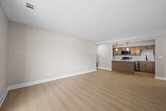 705 W Central Rd in Mount Prospect, IL - Building Photo - Building Photo