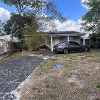 114 SW 67th Terrace in Pembroke Pines, FL - Building Photo