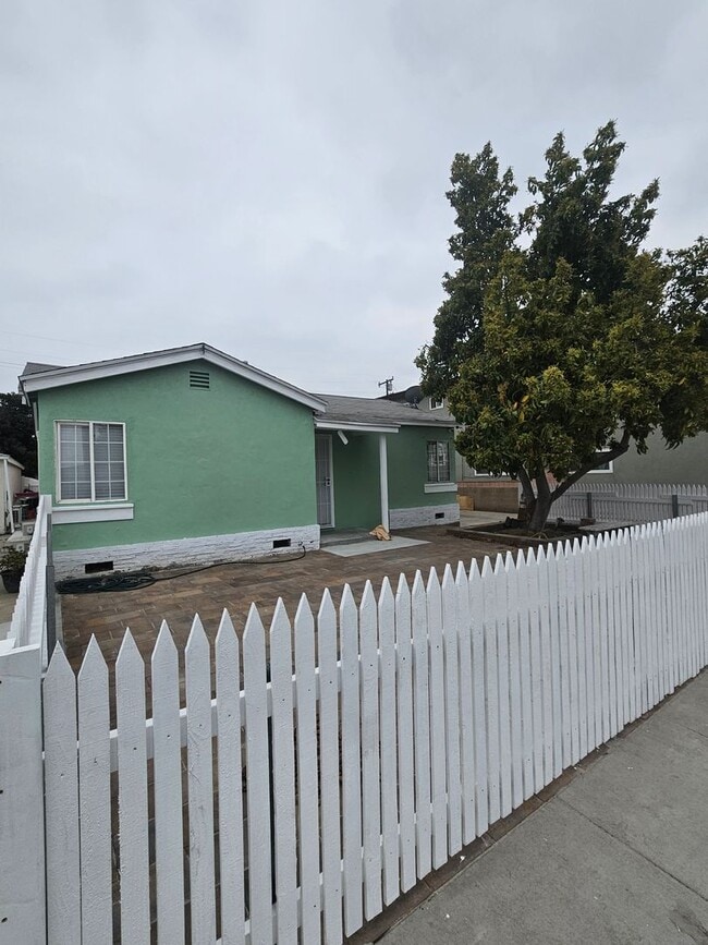 15306 Bellflower Blvd