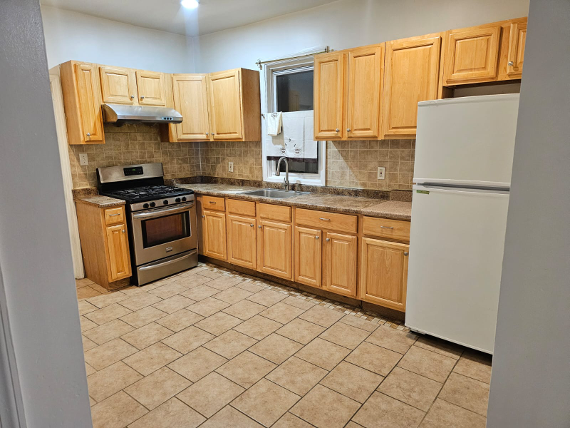 21 Erie St in Elizabeth, NJ - Building Photo