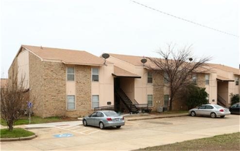 500 E 7th St in Springtown, TX - Building Photo