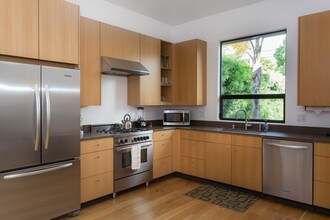 1315 Palms Blvd in Venice, CA - Foto de edificio - Building Photo