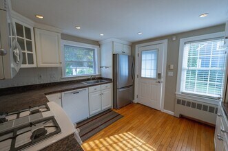 121 Ewing Dr in Stoughton, MA - Building Photo - Building Photo