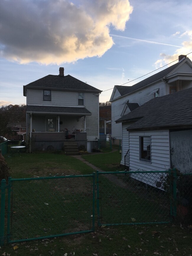 14 Sycamore Ave in Wheeling, WV - Foto de edificio - Building Photo