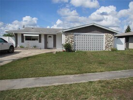 2511 Conway Blvd in Port Charlotte, FL - Building Photo