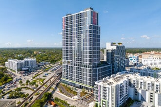 Cascade At Link in Miami, FL - Building Photo - Building Photo