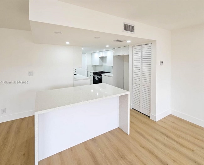17911 NW 68th Ave in Hialeah, FL - Building Photo - Building Photo