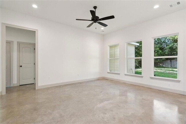 2120 Robin St in Slidell, LA - Foto de edificio - Building Photo