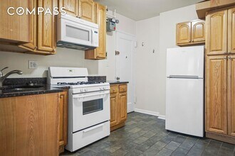 270 E 78th St, Unit 5 in New York, NY - Building Photo - Building Photo