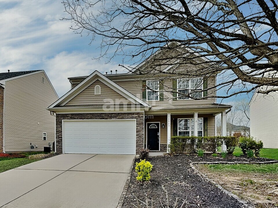 5913 Lindley Crescent Dr in Indian Trail, NC - Building Photo